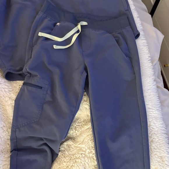 Figs Navy Scrub Set with Light Green Drawstring - Picture 2 of 4